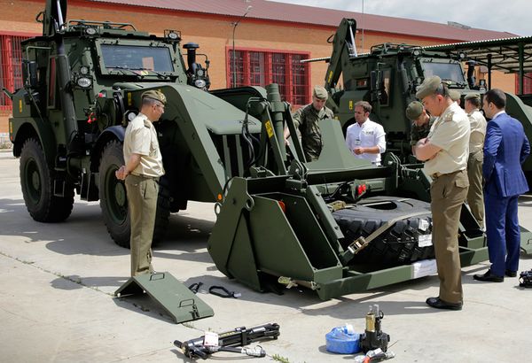 Presentación de las dos nuevas retroexcavadoras