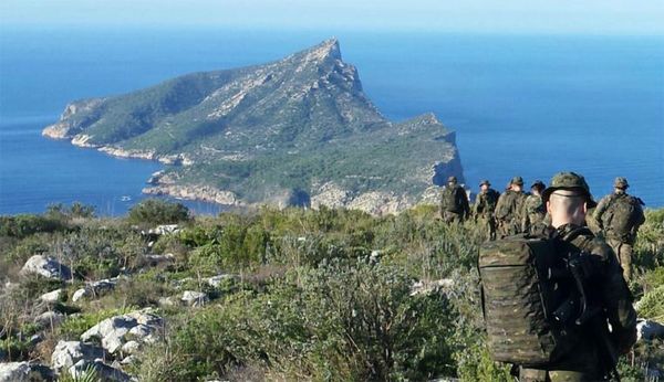 Patrulla frente a la isla Dragonera