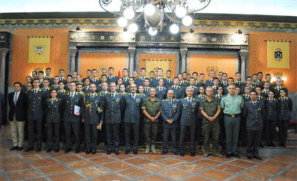 La delegación italiana con el jefe de FUTER