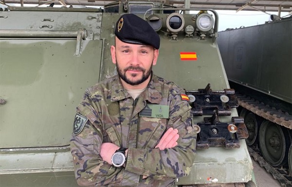 El sargento 1&ordm; Vigil en su unidad