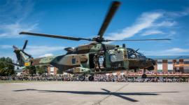 Un NH-90 realiza una toma en la base