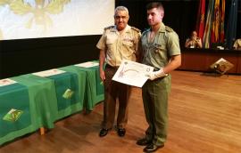 El JEME entregó el diploma al n&ordm; 1 del curso de OE