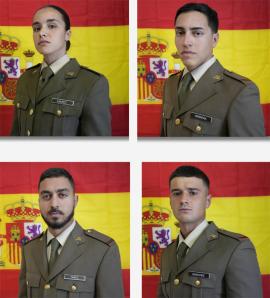 Fotografía oficial de la sargento y tres soldados
