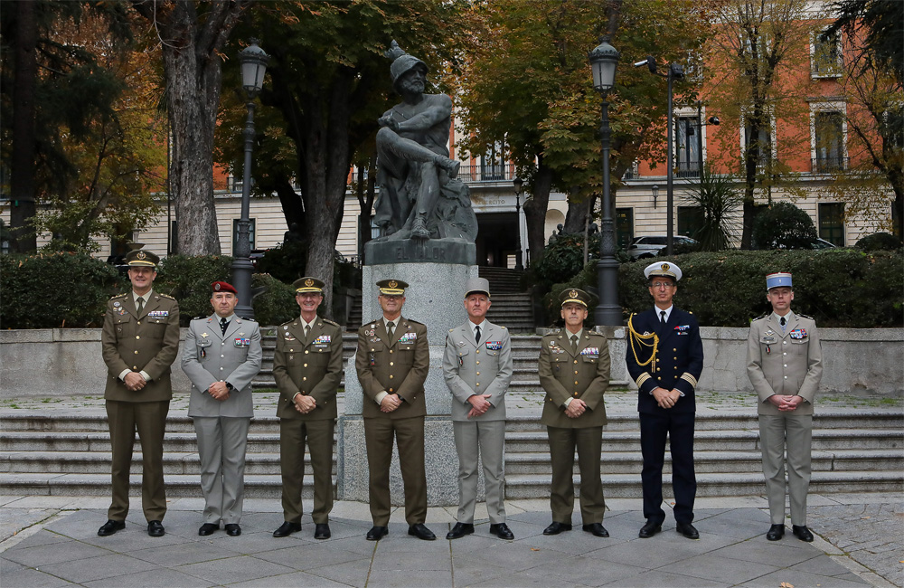 El 2º jefe del Ejército francés visita el Cuartel General del Ejército