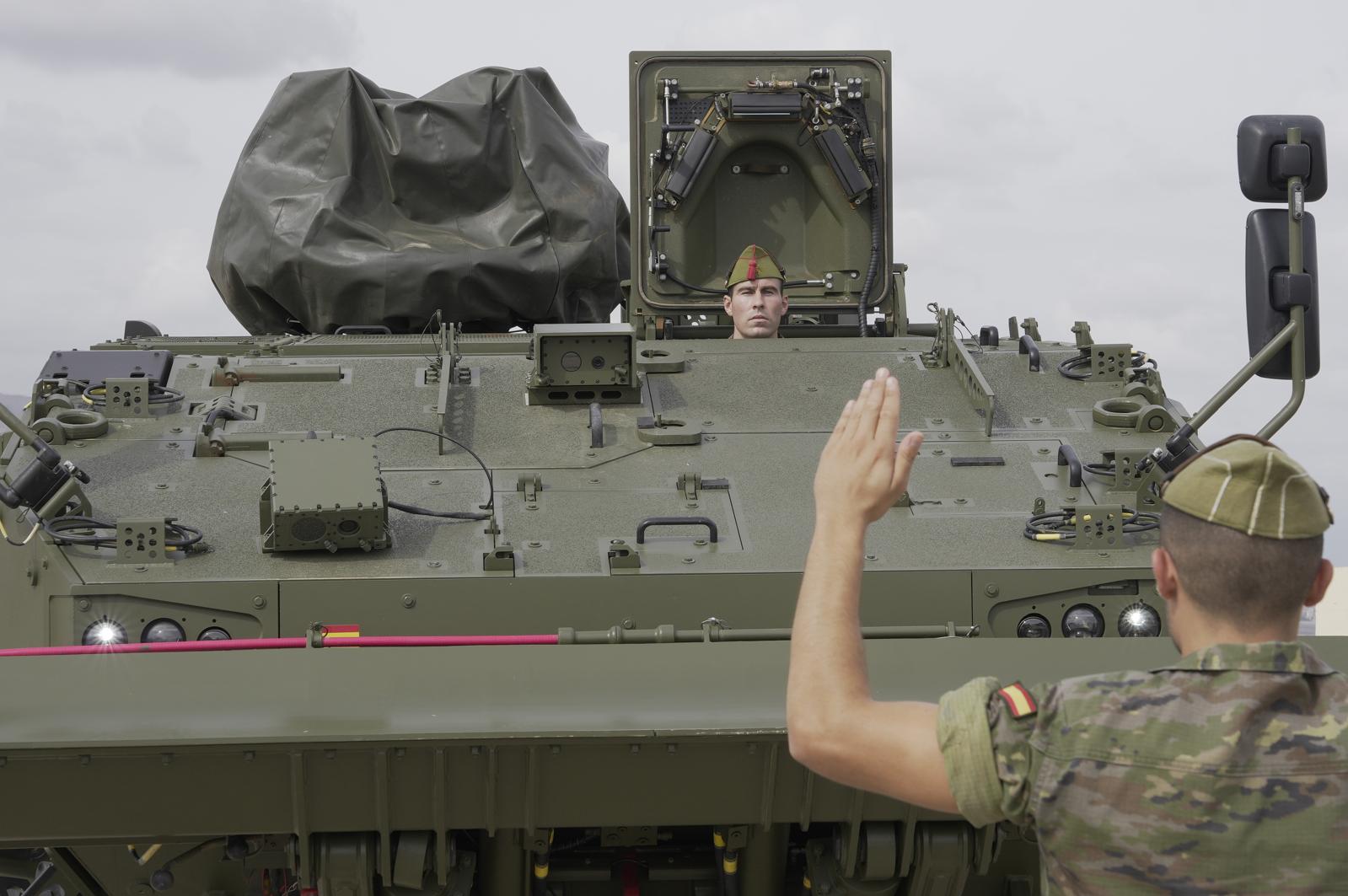 Formación del personal en el VCR 8x8 "Dragón"