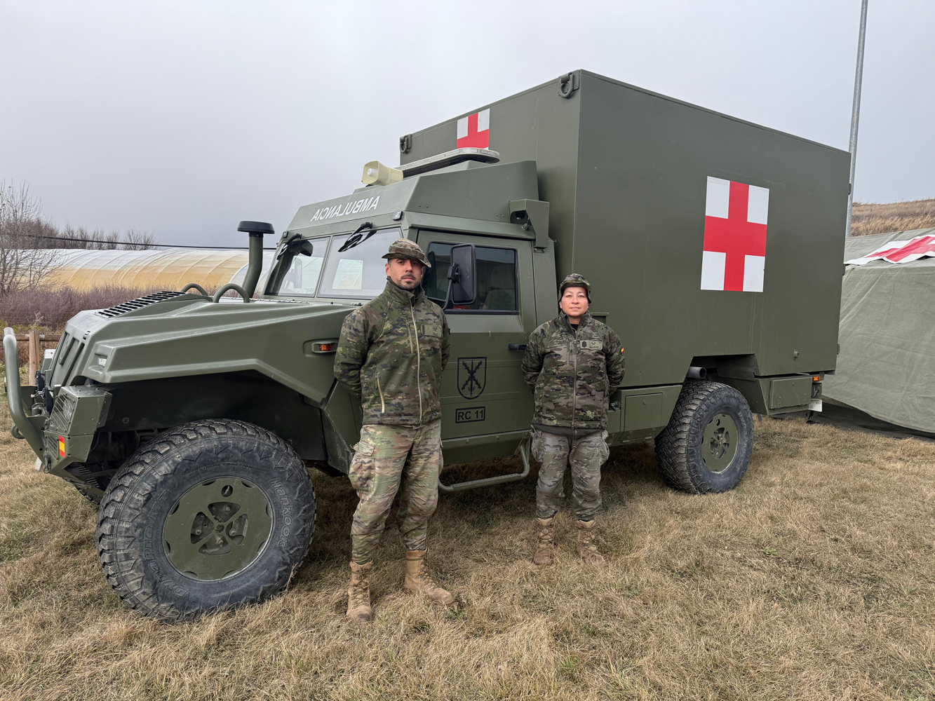 Dos militares del Regimiento de Caballería “España” nº 11 auxilian a un accidentado