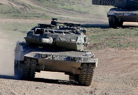 Leopardo combat tank in action.