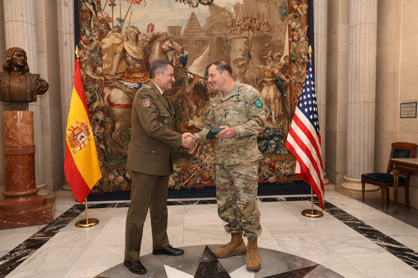 El JEME, recibe al general Christopher T. Donahue, comandante del U.S. Army Europe and Africa y del «Allied Land Command» (LANDCOM), de visita oficial en España