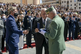 Entrega medalla alcalde Málaga y general Marín