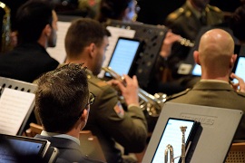 Los músicos atentos al director