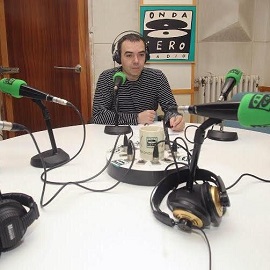 Álvaro Gómez en la radio (Foto:Internet)