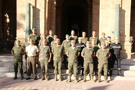 Foto de familia en la Puerta de Arcos