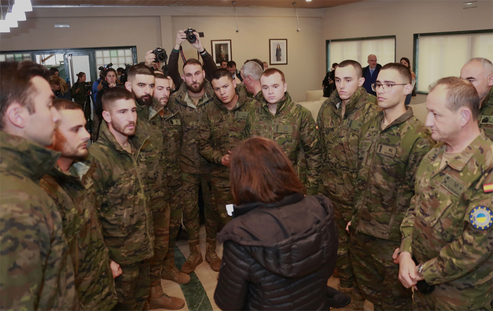 La ministra de Defensa y el JEME se desplazan a la Brigada “Guzmán el Bueno” X