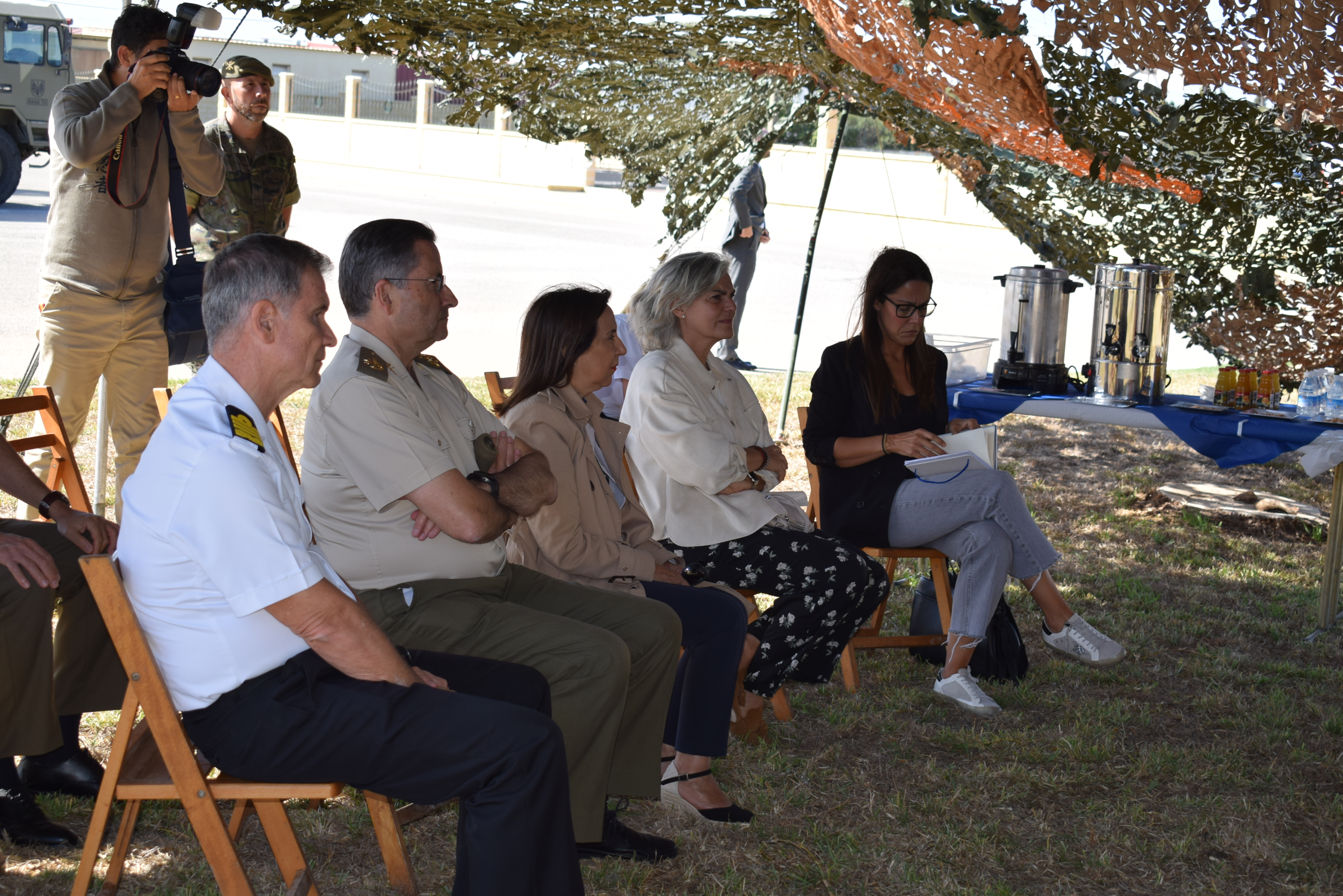 La ministra de Defensa visita el Regimiento de Artillería Antiaérea nº 74