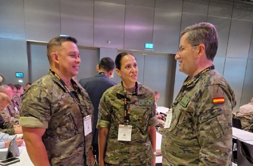 El JEME con militares españoles en foro LANDEURO 