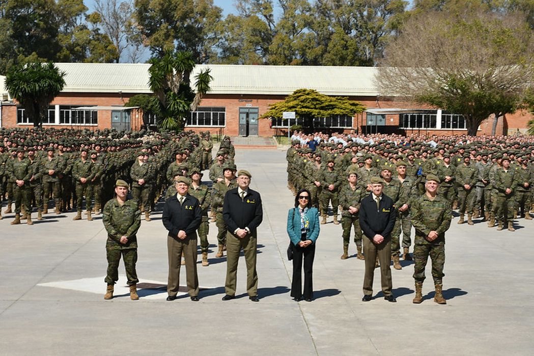 Margarita Robles visita el Centro de Formación de Tropa n° 2