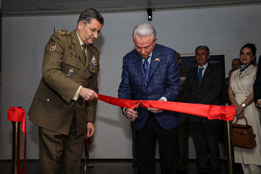 Momento de la inauguración de la exposición