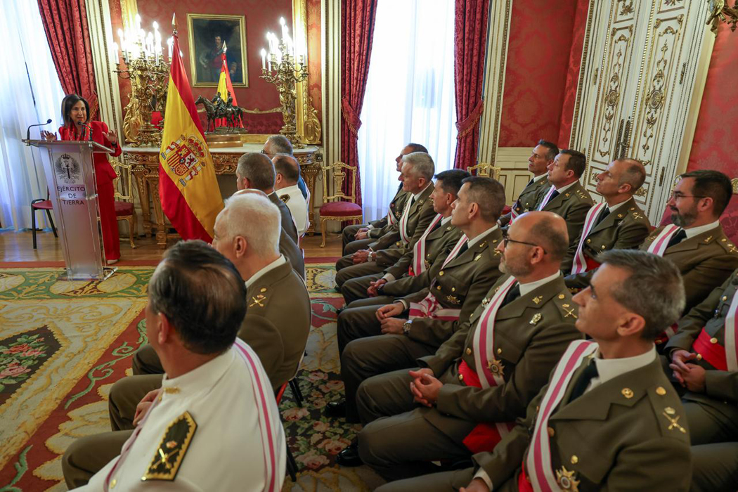 Dieciocho generales reciben la Gran Cruz de la Real y Militar Orden de San Hermenegildo y del Mérito Militar con distintivo blanco