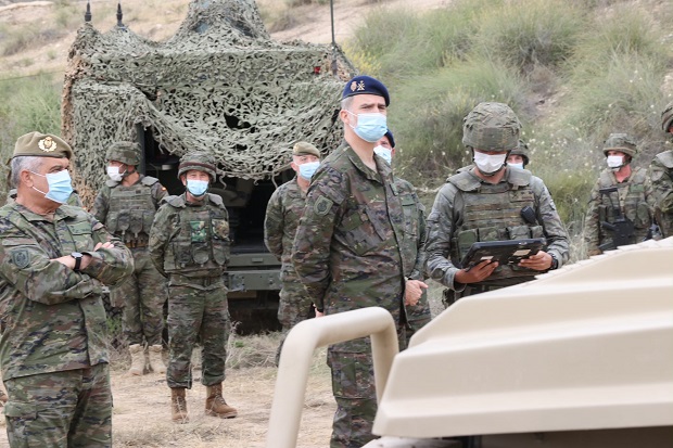 El JEME acompaña a SM el Rey Felipe VI al Campo de Maniobras y Tiro `Álvarez de Sotomayor´ en Viator