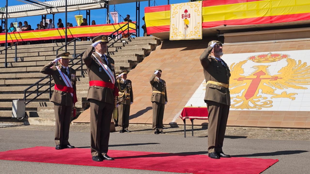El JEME preside el acto conmemorativo de las Bodas de Oro de la XII Promoción de EMIES, en la Academia General Básica de Suboficiales.