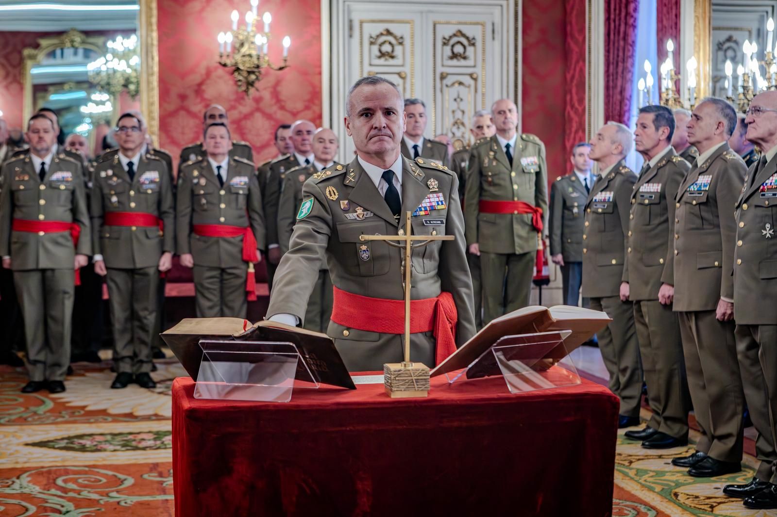 El teniente general Ramírez jurando el cargo