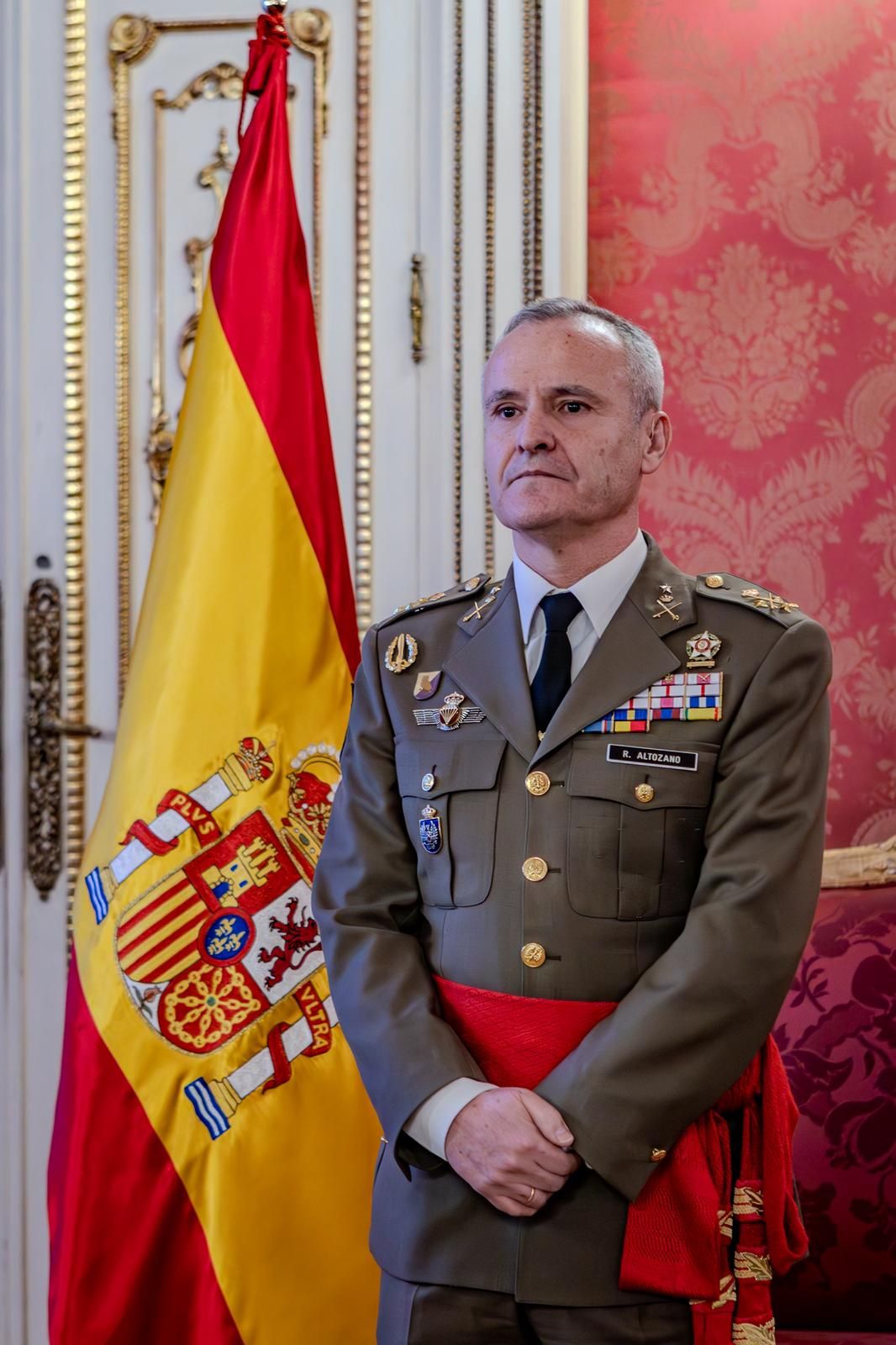 El JEME preside el acto de toma de posesión como jefe del MALE del teniente general Guillermo Ramírez Altozano