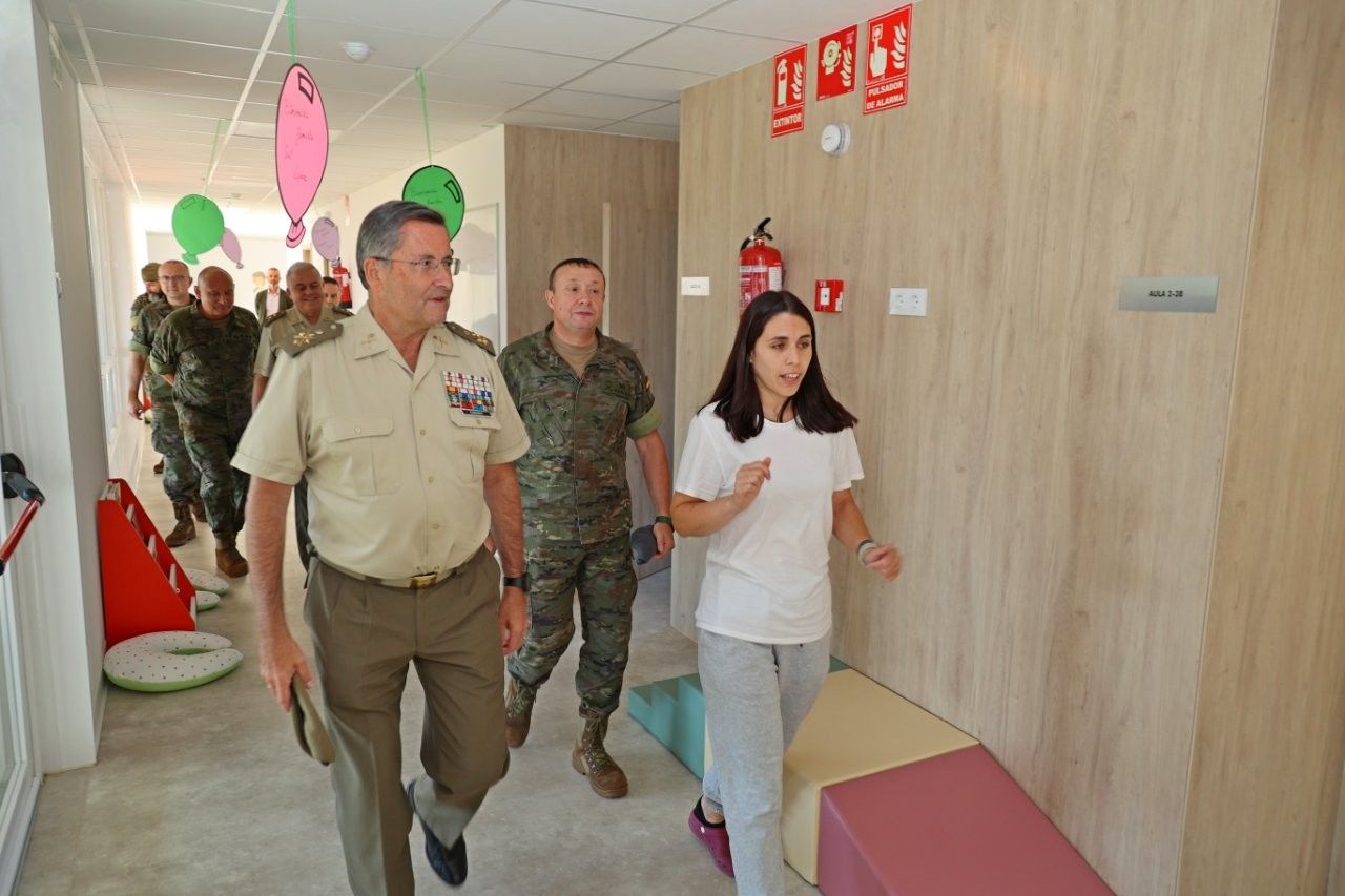 El JEME en su visita al CEI "Cachamuíña"