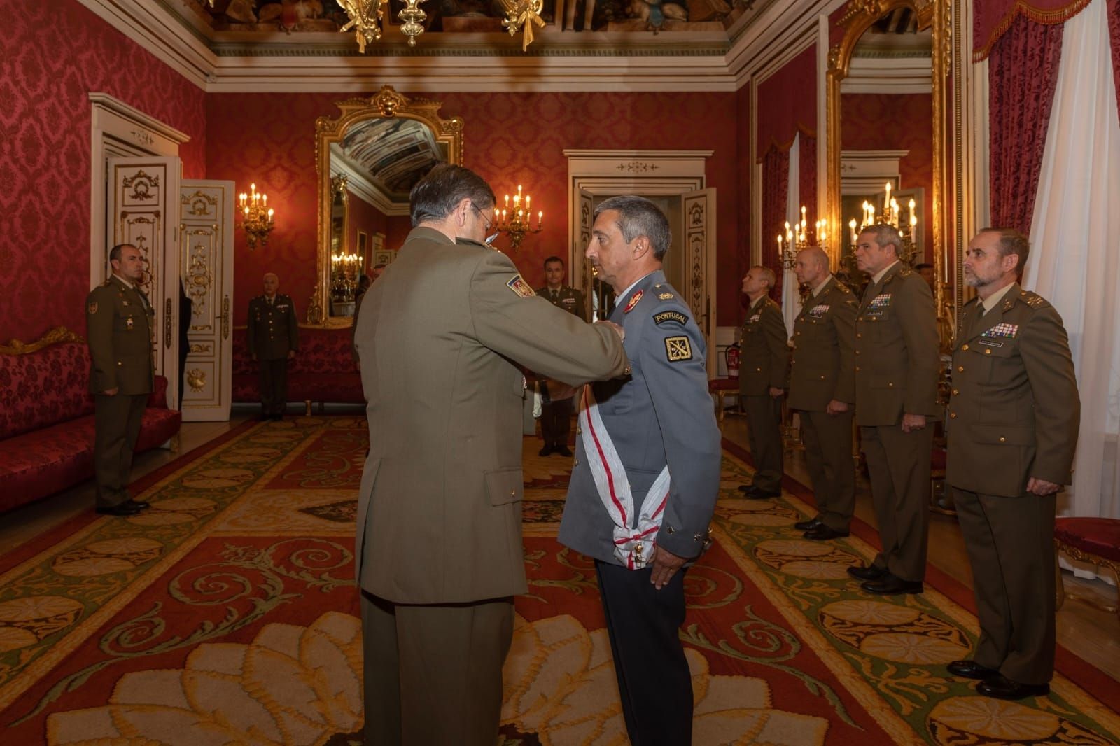 El JEME recibe al GE Eduardo Manuel Braga da Cruz Mendes Ferrão JEME Exército Português