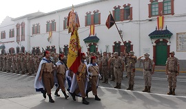 La bandera de España a su paso por la unidad MALI-IX.