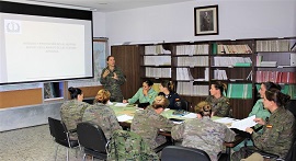 Cap. M. Río impartiendo la ponencia.
