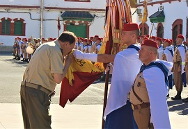 Cor. Luis Manso despidiéndose de la Bandera.