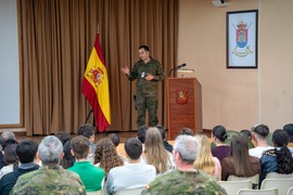 Exposición del comandante a los asistentes.