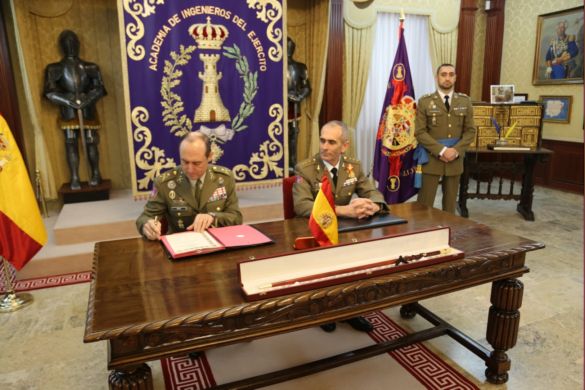 Firma de la Cédula de Toma de Posesión. (Foto:ACING)