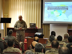El Coronel Agüero Presentando la Conferencia