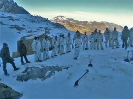 Sesión teórico-práctica de la disposición de un vivac