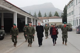 El General, junto al alcalde de Jaca, visita las instalaciones del acuartelamiento