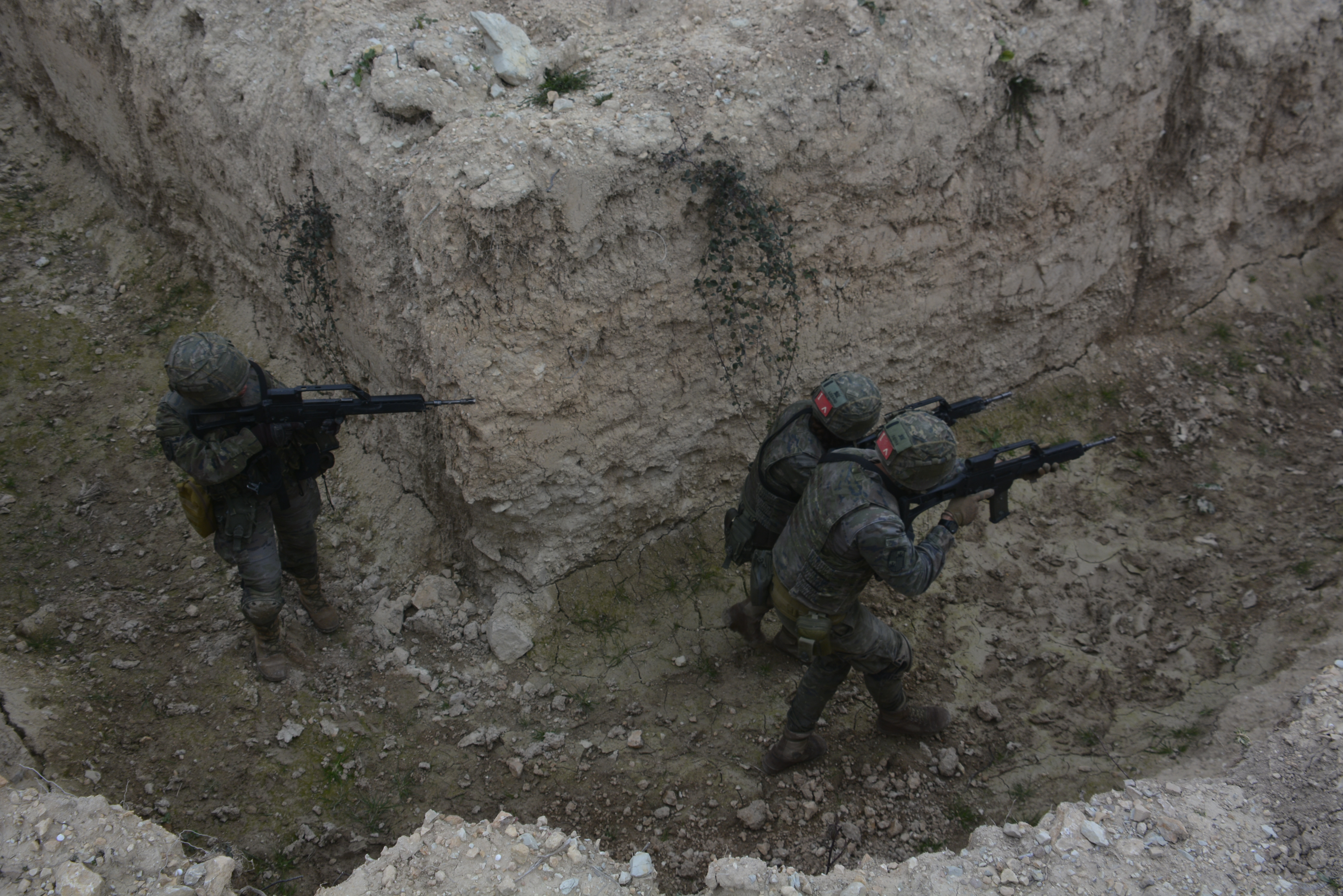 PROGRESIÓN DENTRO DE UNA POSICIÓN DEFENSIVA ENEMIGA