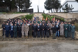 Los veteranos junto al coronel del regimiento `Palma´47