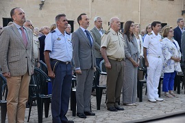 Autoridades civiles y militares.