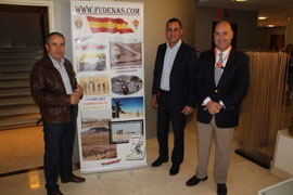 El Presidente del Cabildo majorero con el roll-up de FudeNaS 2014