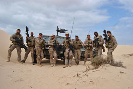 Grupo de actores militares de la película