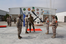 El Tcol. Bote se hace cargo de la Bandera de la misión