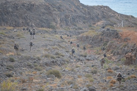 Marcha táctica por un barranco.