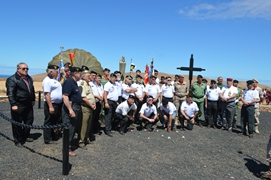 Veteranos y paracaidistas asistentes al acto.
