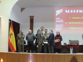 Entrega de Mención Honorífica.