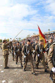 Paso de a tres bajo la Bandera.