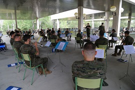 Los alumnos dirigidos por la Tcol Folch