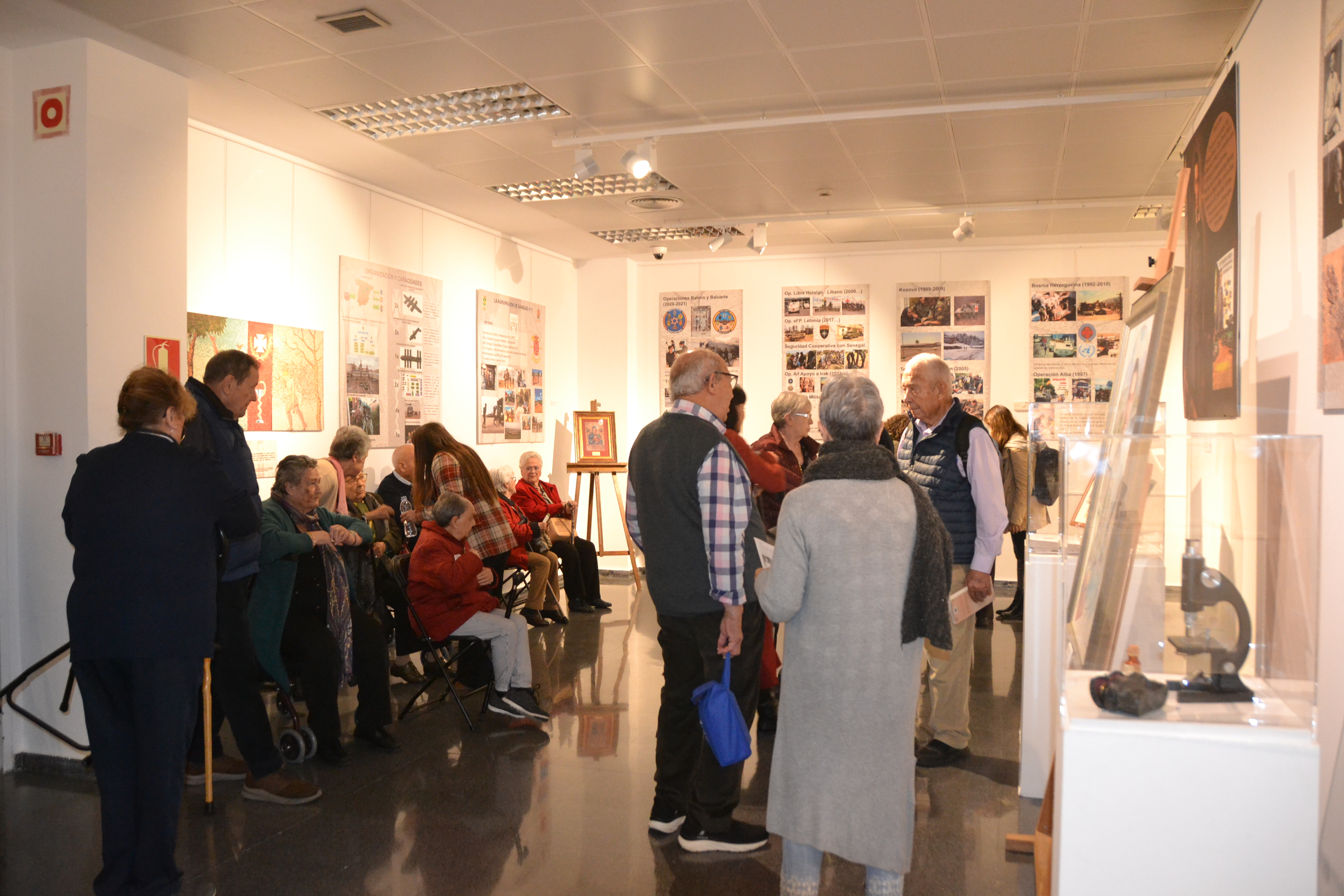 Visita a la sala de exposiciones del IHCM