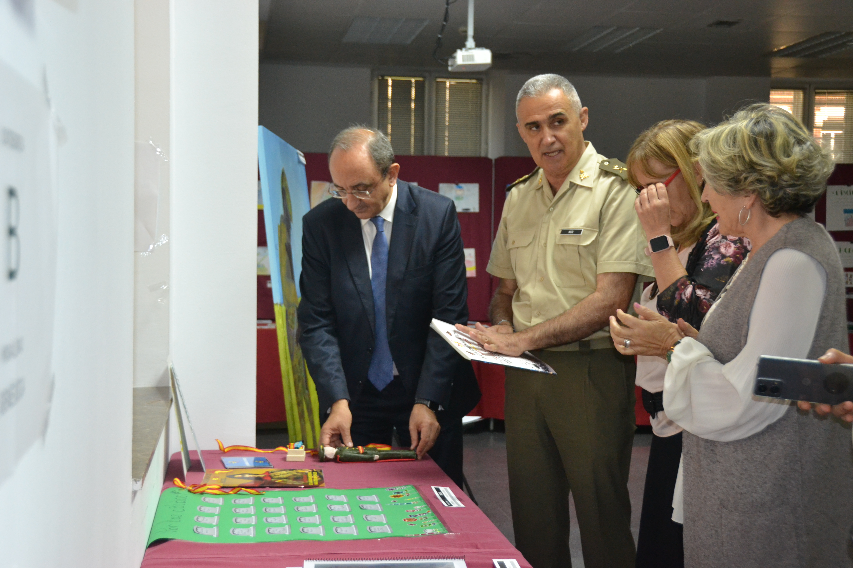 Jurado del concurso deliberando