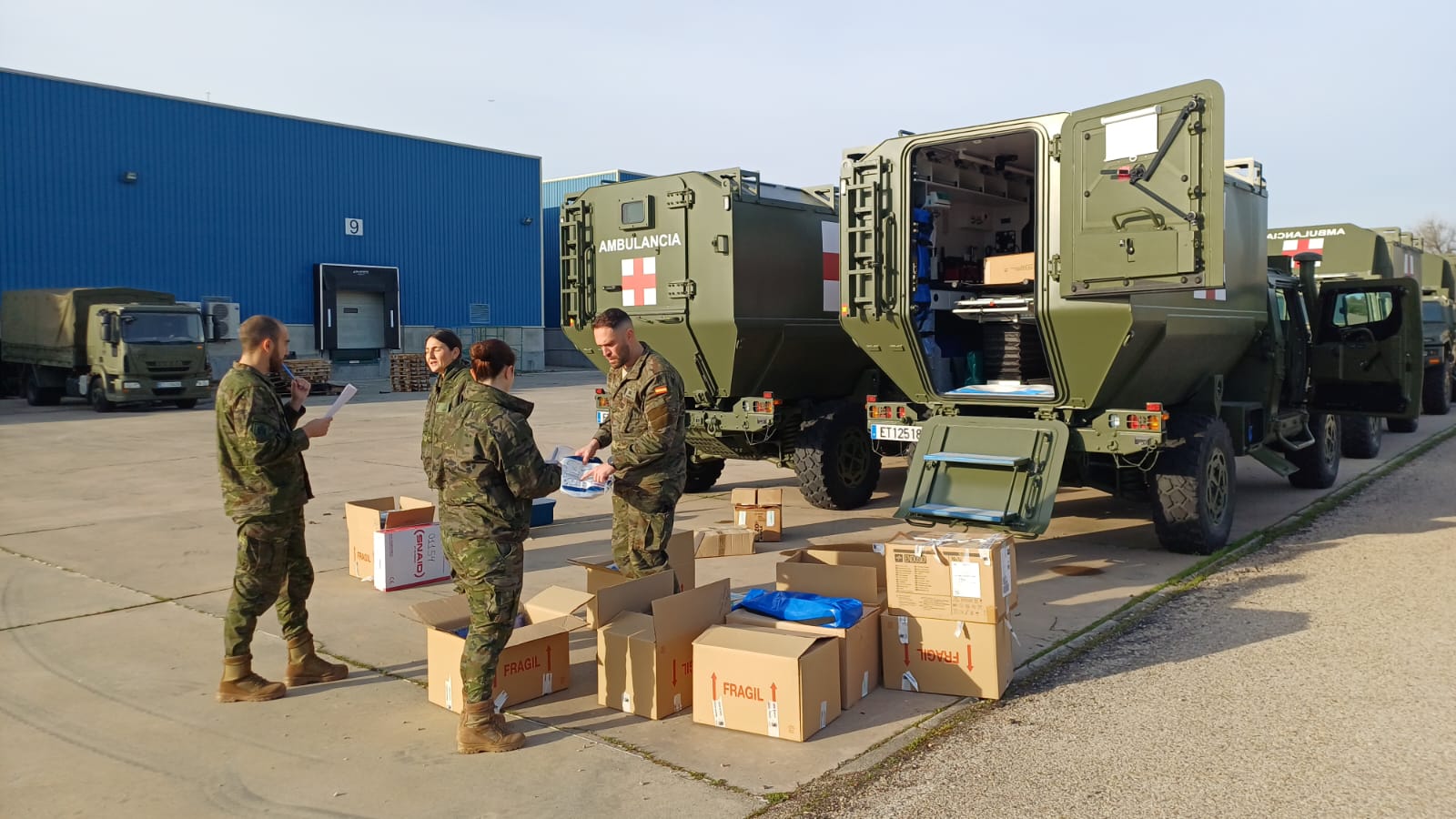 Entrega las nuevas ambulancias blindadas 